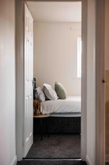 2 Bedroom House-Driveway - Bournemouth Hospital - Long Stay Discounts - Lima Apartments Ltd Exterior foto